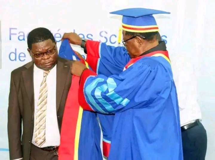 UNISIC : Fabrice Akaa Lukangi, nouveau Docteur en SIC avec Grande Distinction UNISIC : Fabrice Akaa Lukangi, nouveau Docteur en SIC avec Grande Distinction