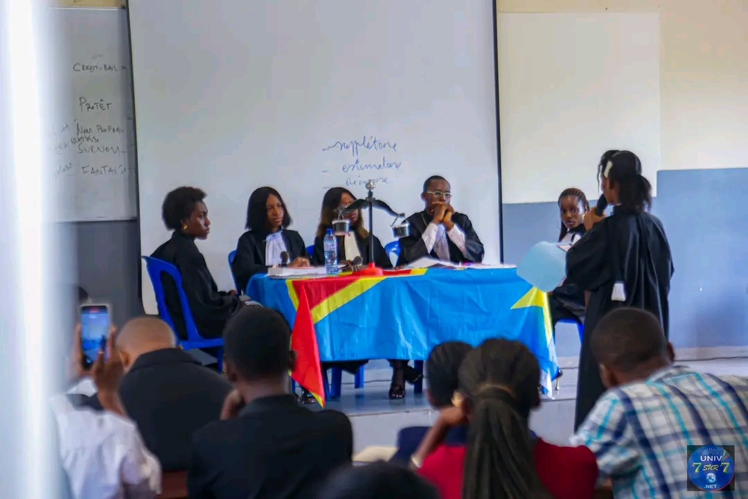 ESURSI : Confrontation en procès fictif enrichissante entre étudiants de L1 LMD A et B à l'Université Pédagogique Nationale ESURSI : Confrontation en procès fictif enrichissante entre étudiants de L1 LMD A et B à l’Université Pédagogique Nationale