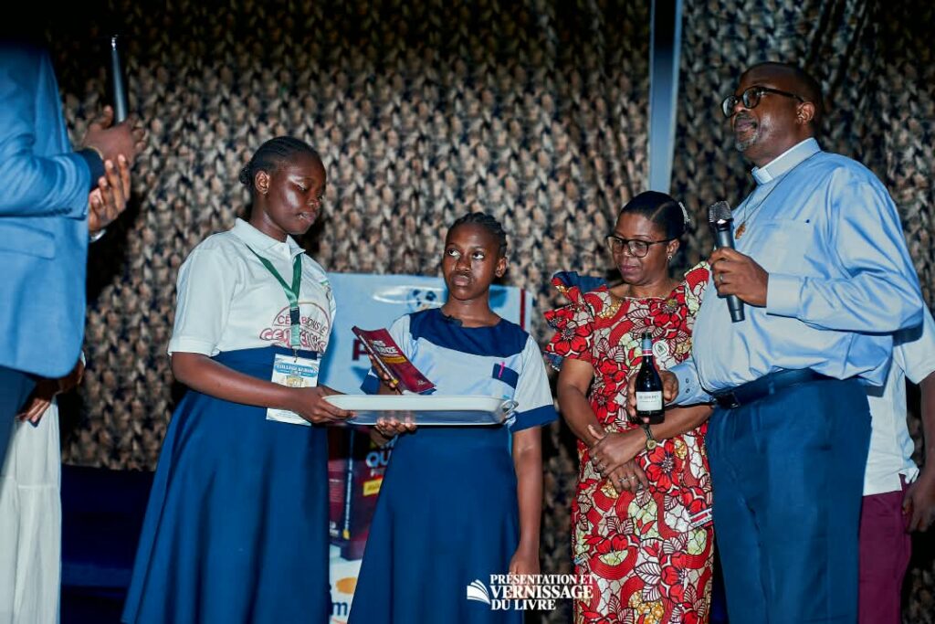Littérature : Au Kongo-Central, une élève de 16 ans publie son premier livre de 168 pages aux Éditions LIVREDIC img 20261015 wa0135